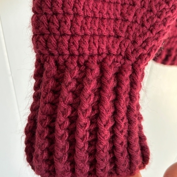 Hand knit burgundy open front cardigan with front pockets - Picture 6 of 8